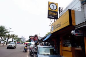 Желтый обменник T.T. Currency Exchange в Паттайе