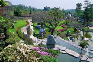 Сад миллионолетних камней в Паттайе