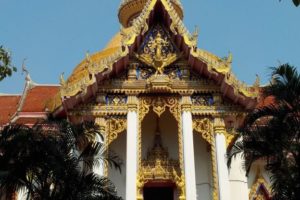 Храм Wat Chai Mongkol